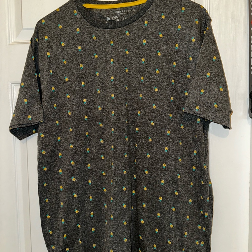 Denim & Flower Gray and Yellow Short Sleeve Tee